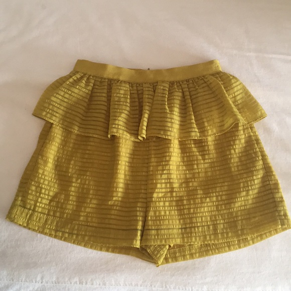 BCBG SHORTS NWT - Picture 1 of 3